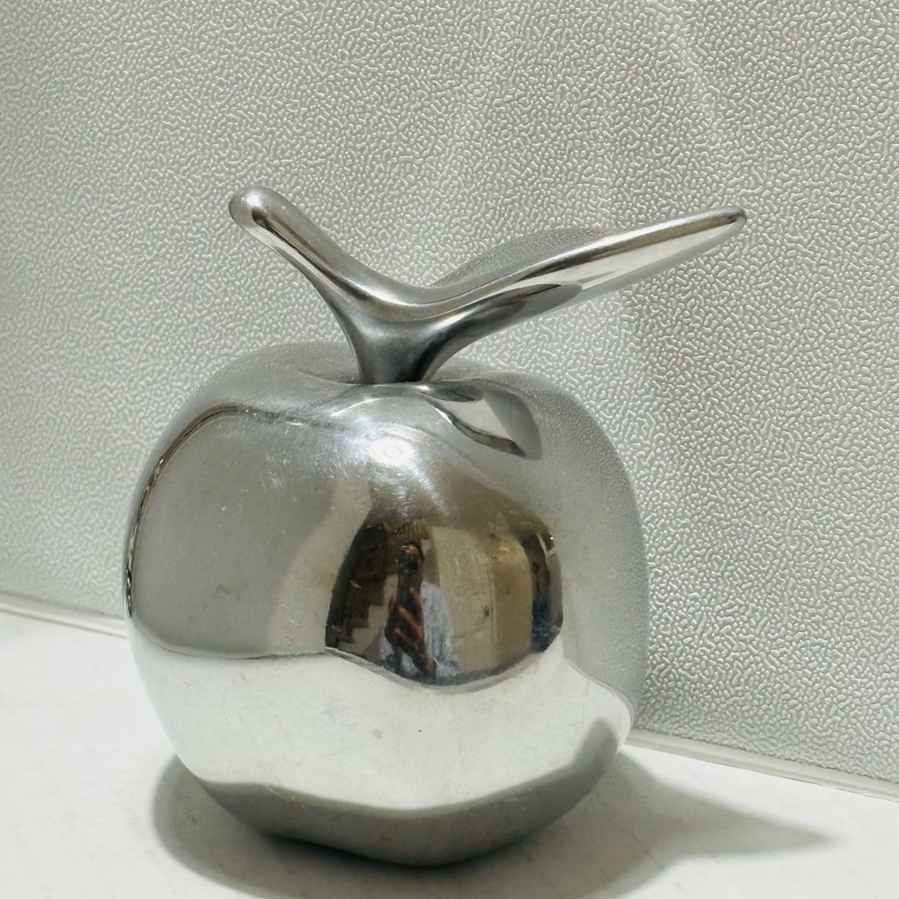 Hoselton   Aluminum  Apple Sculpture Decor/ Paper Weight